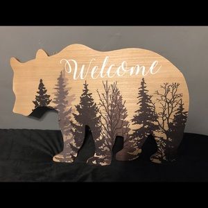 Wood bear welcome sign